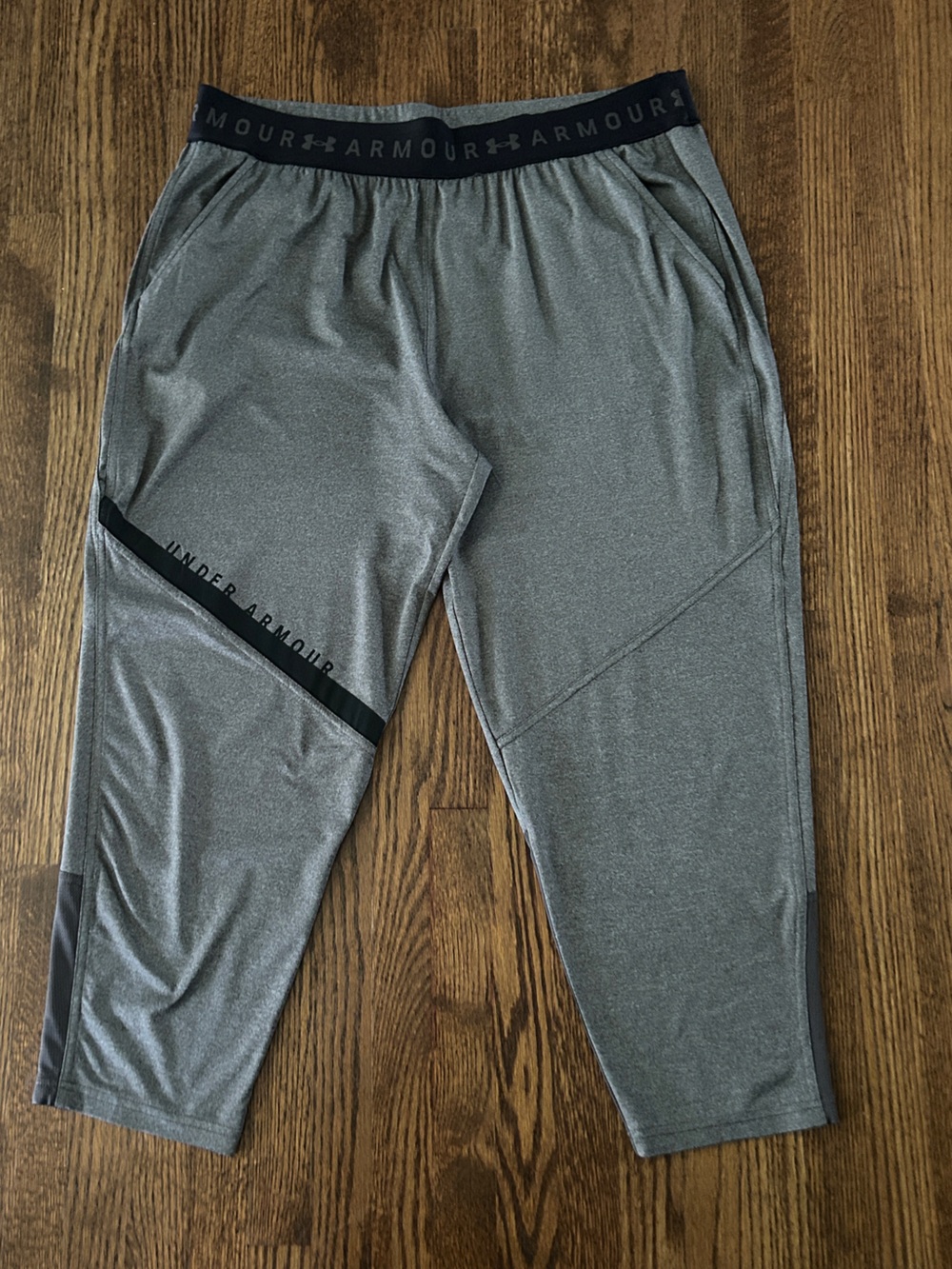 Under Armour HeatGear Grey Loose Fit Capri Pants - Size L
